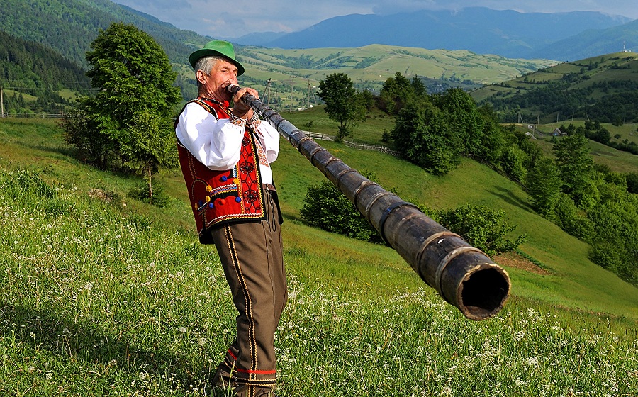 1-slide-great-carpathian-traverse-horn-pano