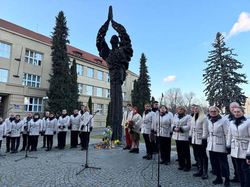 «Свіча пам’яті»: В Ужгороді вшанували пам’ять жертв Голодоморів