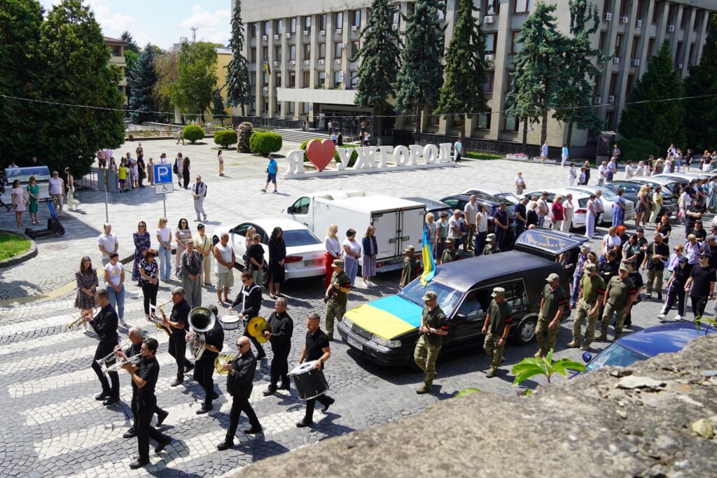 В Ужгороді попрощалися із захисником Олександром Ануфрієм