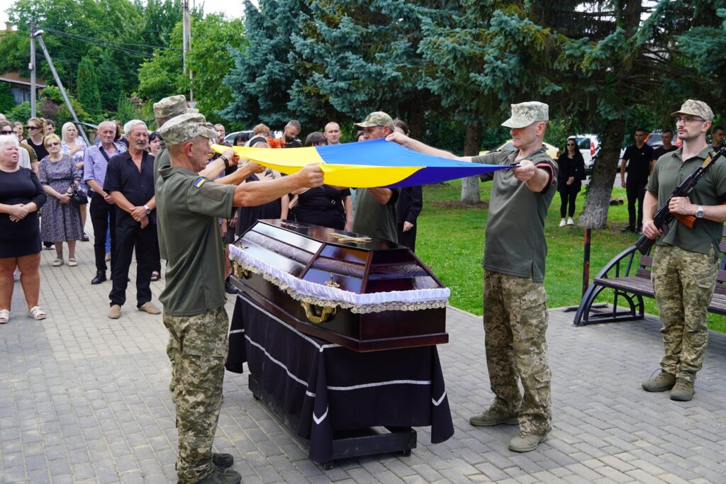 В Ужгороді попрощалися із захисником Олександром Ануфрієм