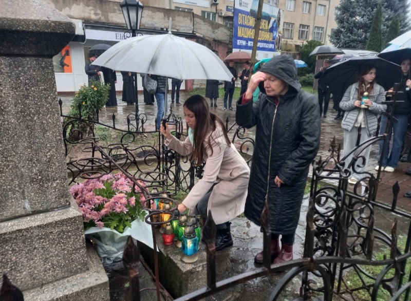 У Перечині вшанували жертв Голодомору та запалили свічки пам’яті