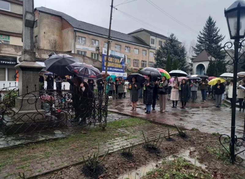 У Перечині вшанували жертв Голодомору та запалили свічки пам’яті