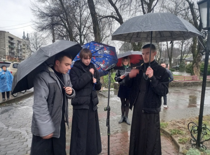 У Перечині вшанували жертв Голодомору та запалили свічки пам’яті