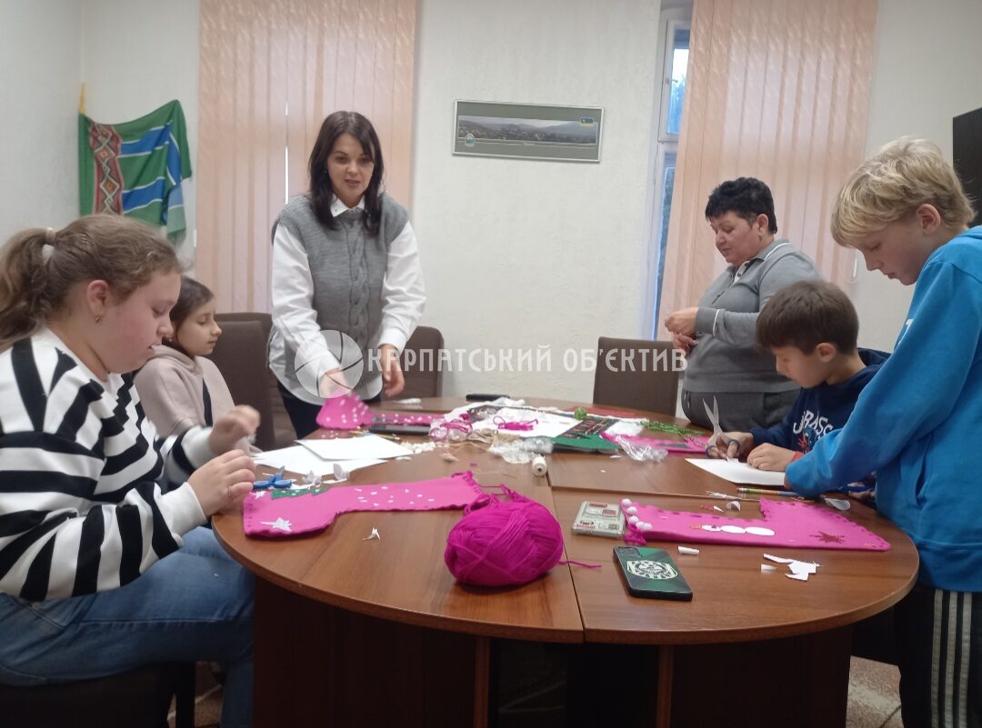 У Перечині діти виготовляли чобіток для подарунків від Миколая