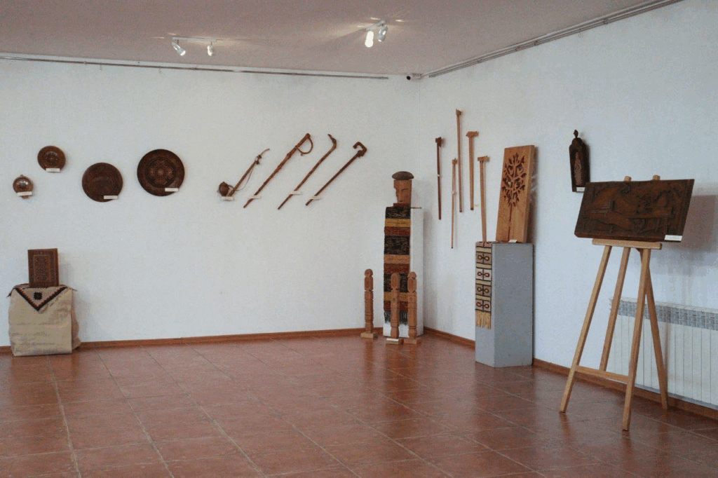 В Ужгородському скансені відкрили виставку «Від ремесла до мистецтва»