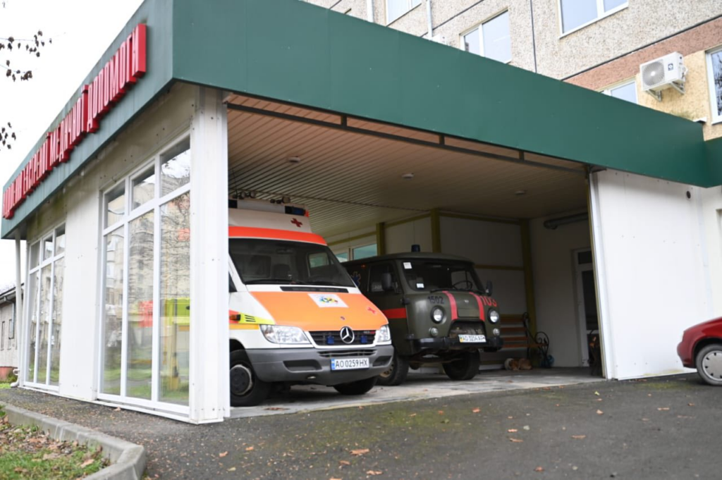 Воловецька лікарня отримала сучасне стоматологічне обладнання від міжнародних партнерів