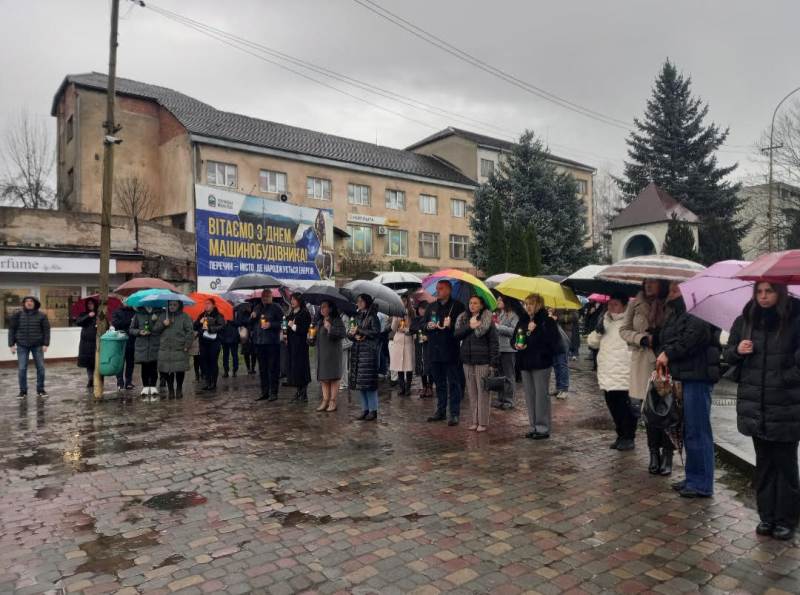 У Перечині вшанували жертв Голодомору та запалили свічки пам’яті