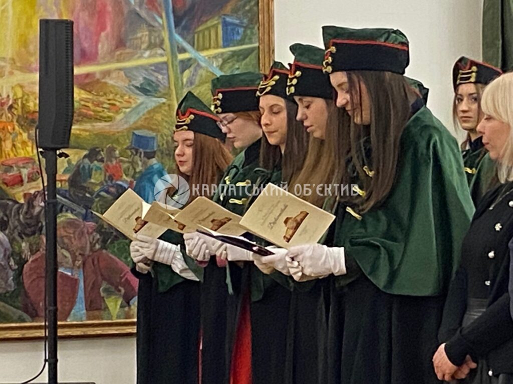 Магістрам Закарпатського угорського університету вручили перші університетські дипломи