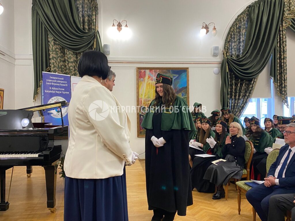 Магістрам Закарпатського угорського університету вручили перші університетські дипломи