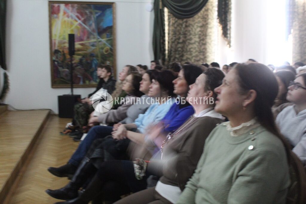 У Берегові до Дня угорської культури показали фільм «Угорське весілля»