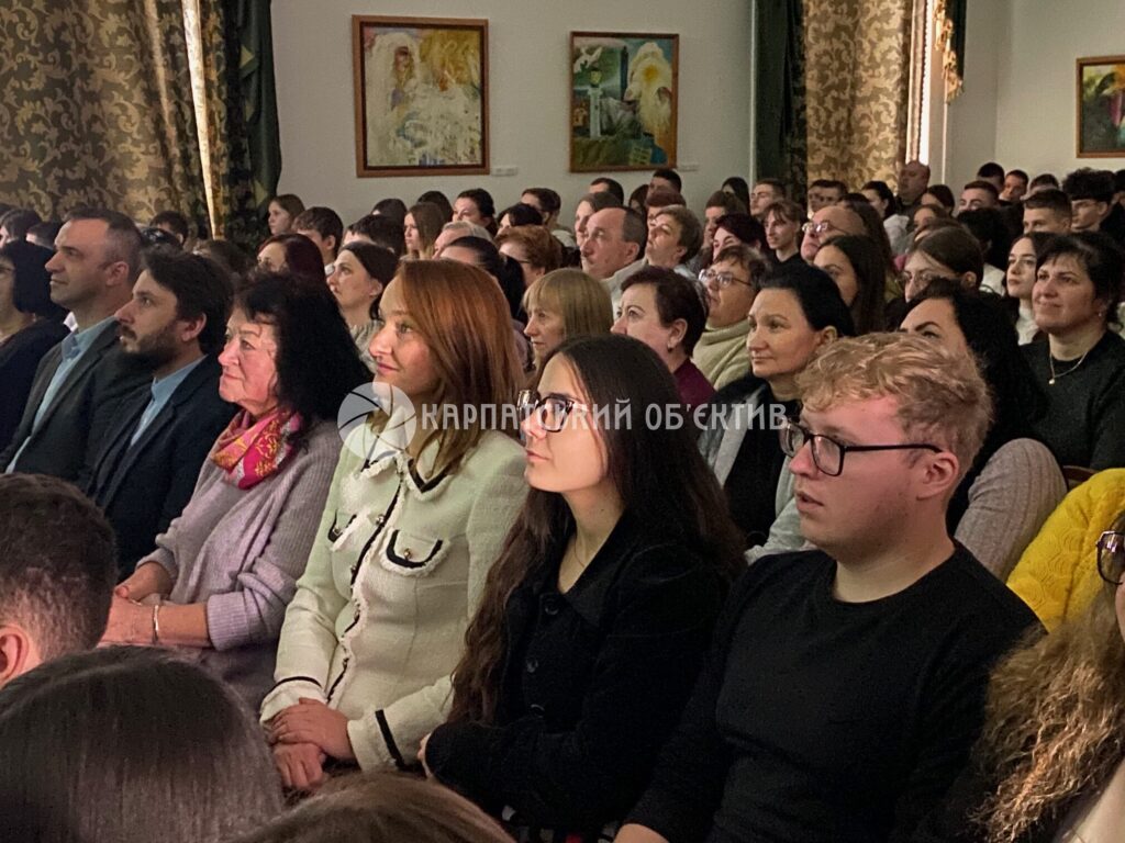 У Берегові до Дня угорської культури показали фільм «Угорське весілля»