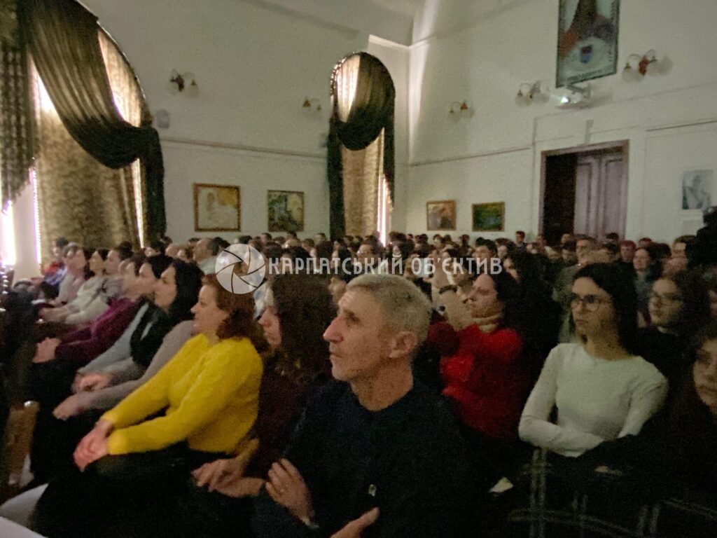 У Берегові до Дня угорської культури показали фільм «Угорське весілля»