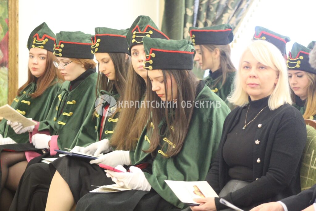 Магістрам Закарпатського угорського університету вручили перші університетські дипломи