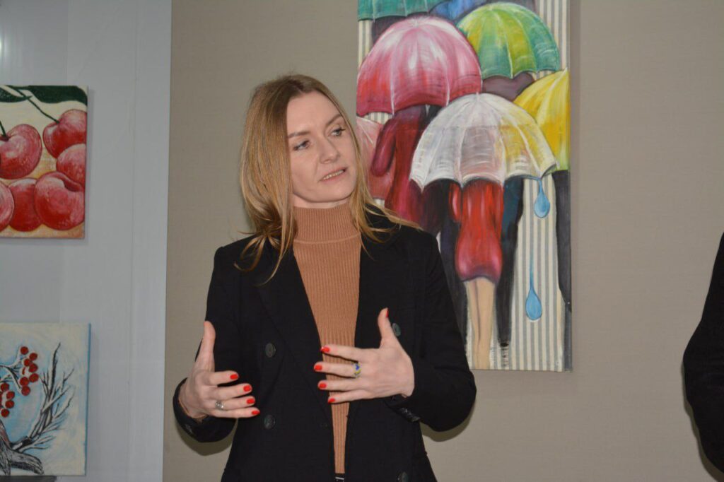 Мисткиня з Виноградова відкрила у Хусті першу персональну виставку