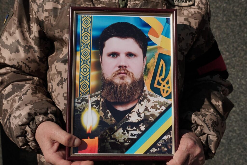 В Ужгороді сьогодні провели в останню земну дорогу Героя Микиту Шельдяєва