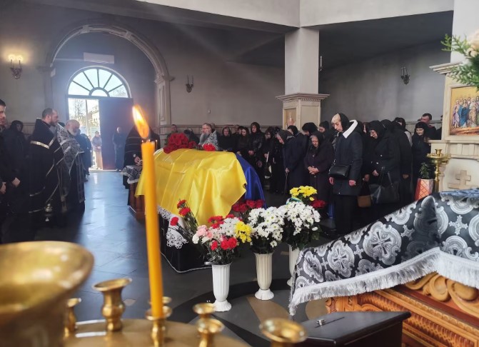 У Виноградові попрощалися з полеглим на війні захисником Василем Котобеєм