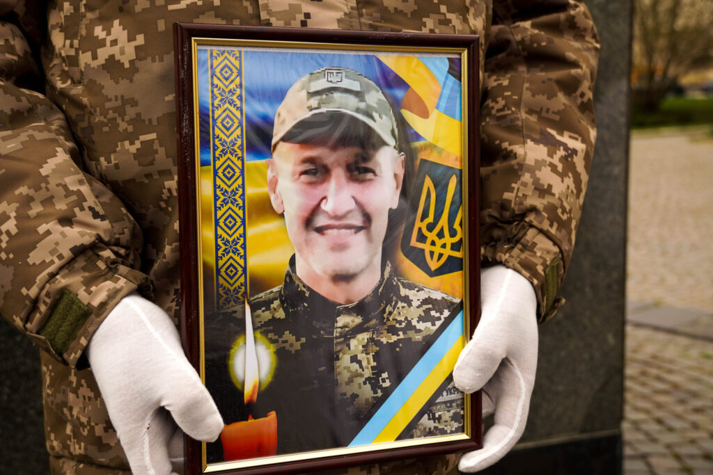 В Ужгороді попрощалися із захисником Віталієм Бичаком