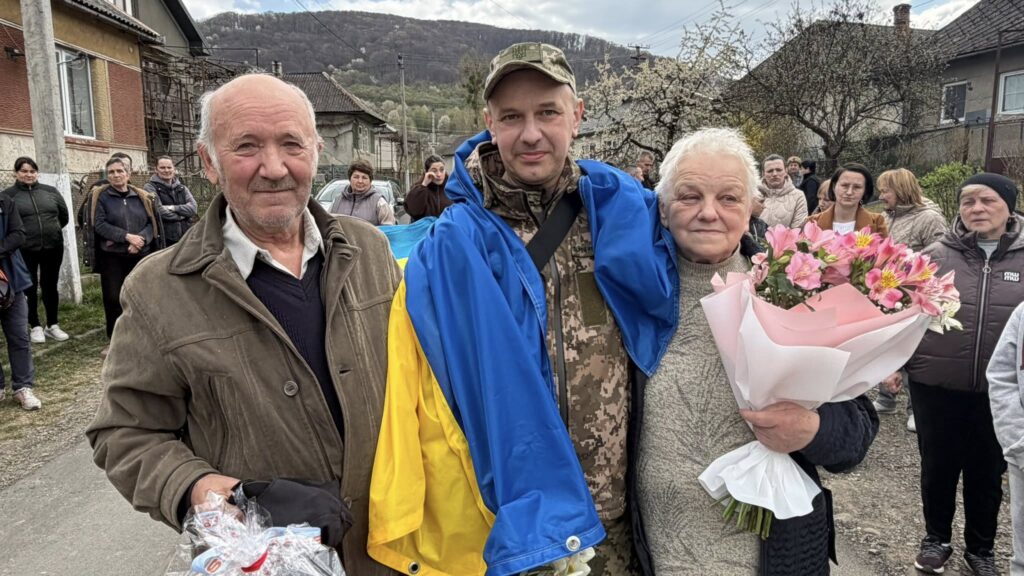 На Ужгородщині зустріли військового Миколу Гудкова після трьох років полону