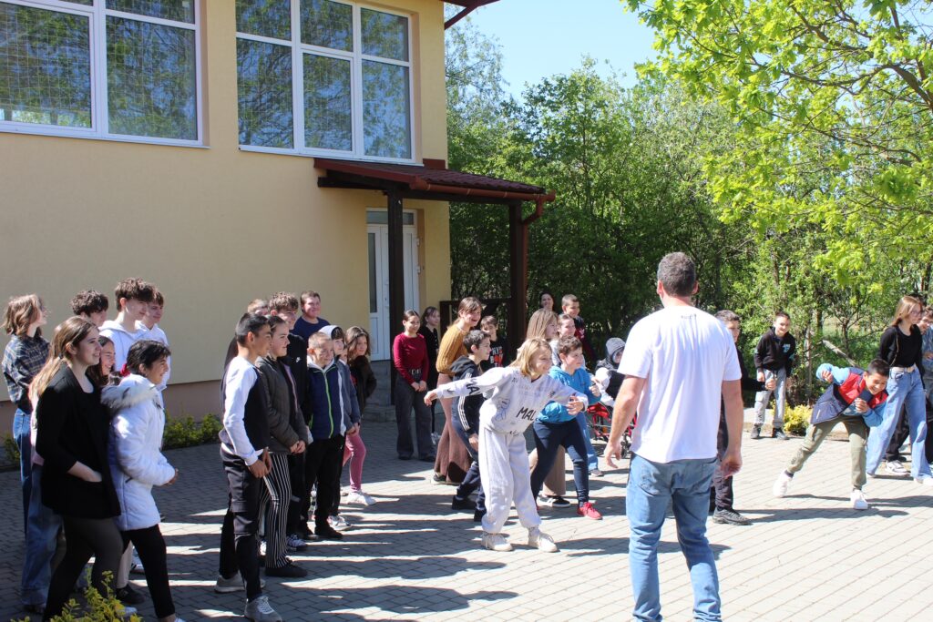 Театр у школі: у Косонському ліцеї імені Яноша Араня відбувся інтерактивний день програми «Дейріне»