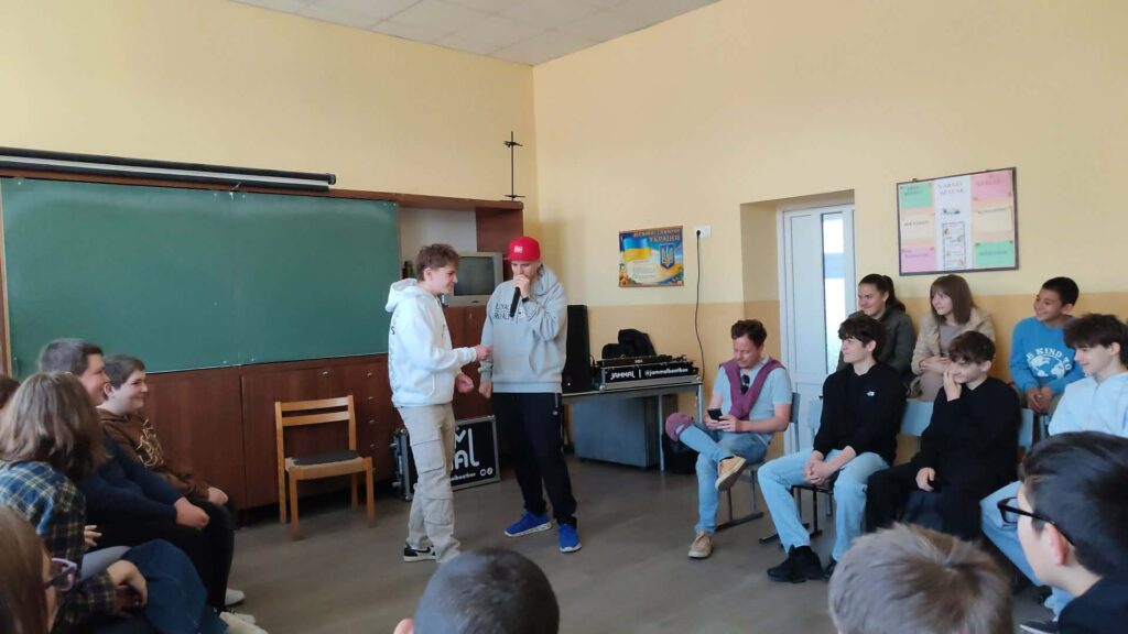 Театр у школі: у Косонському ліцеї імені Яноша Араня відбувся інтерактивний день програми «Дейріне»