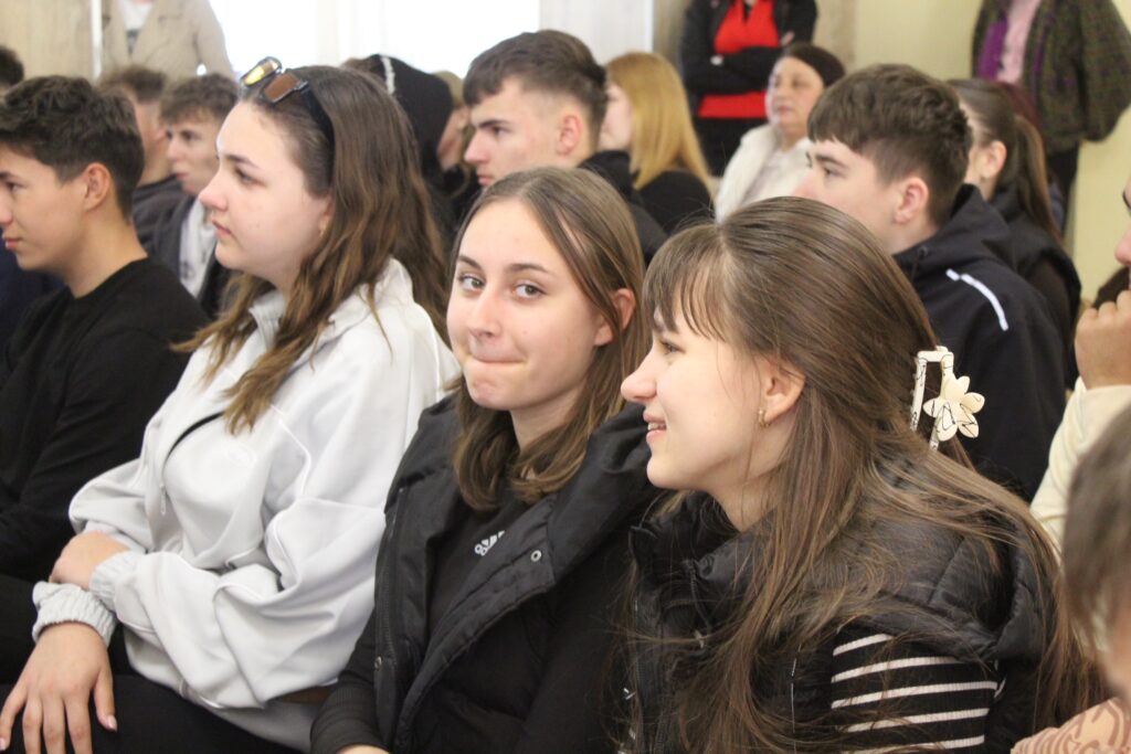Театр у школі: у Косонському ліцеї імені Яноша Араня відбувся інтерактивний день програми «Дейріне»