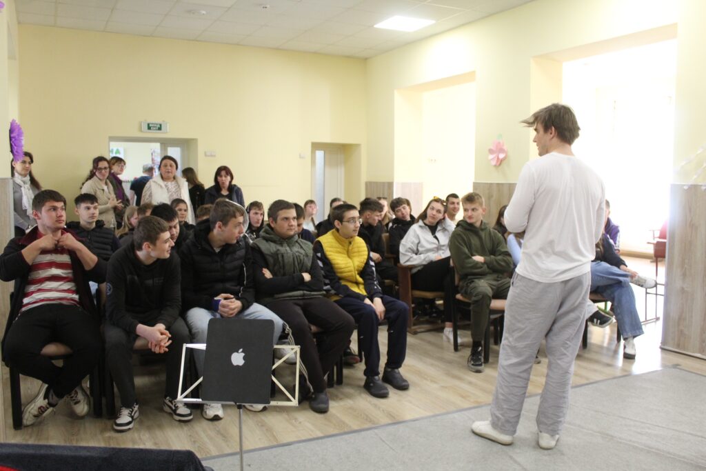 Театр у школі: у Косонському ліцеї імені Яноша Араня відбувся інтерактивний день програми «Дейріне»
